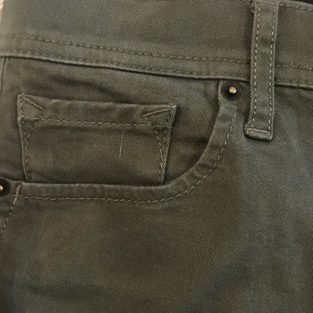 Mid Rise Olive Cropped Legging - Picture 4 of 4